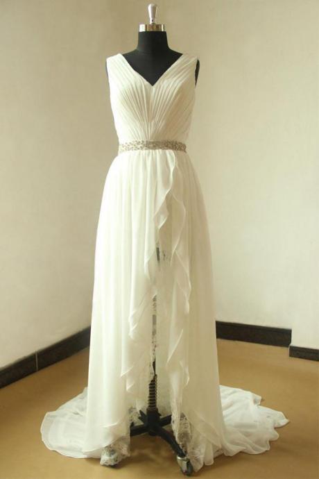 Simple Wedding Dresses,V-neck Wedding Dress,Sleeveless Wedding Dresses,Pleated Bridal Gown,Beading Wedding Dresses